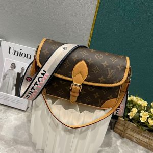 【Louis Vuitton バッグ】DIANE  25.0 × 9.0 × 15.0 CM