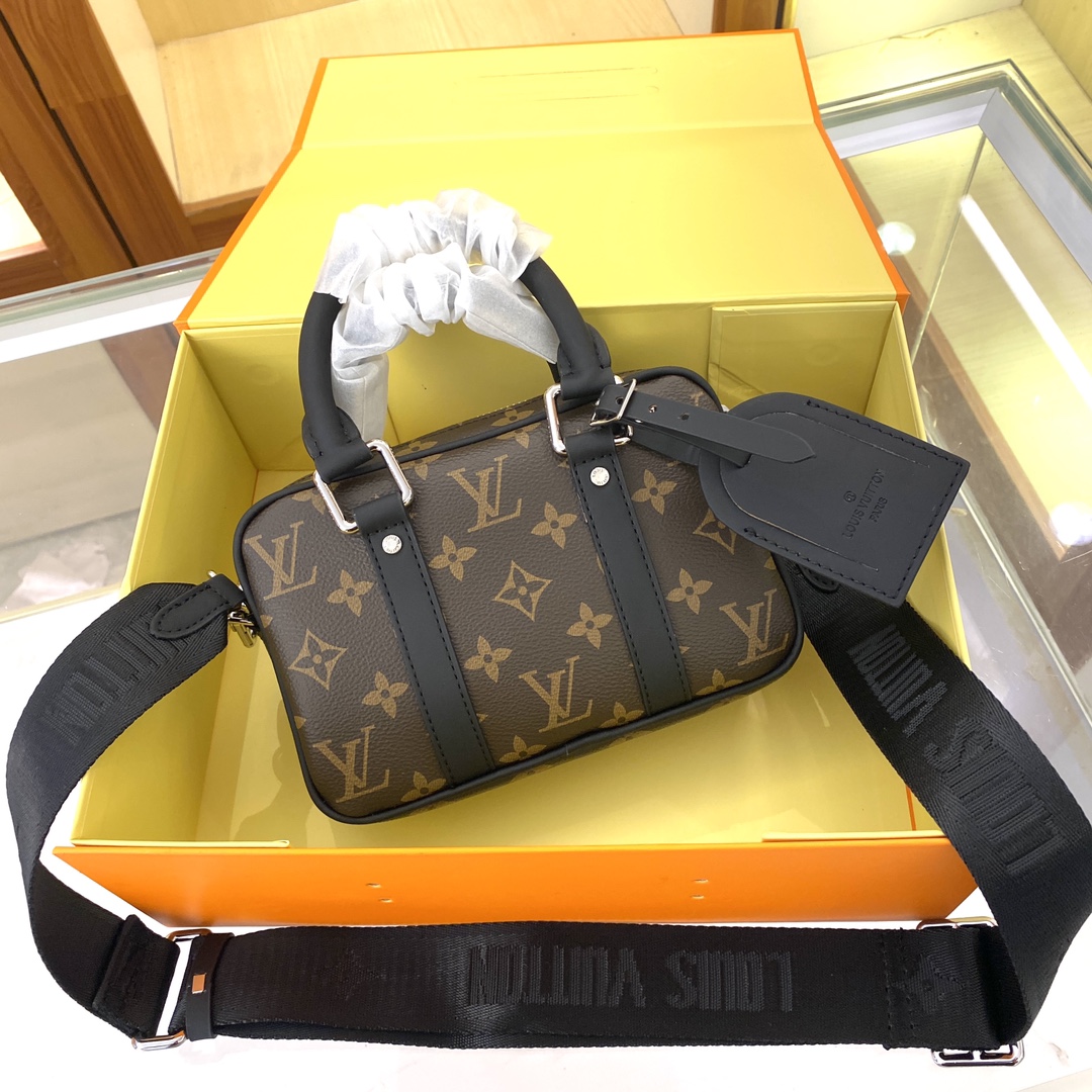 【Louis Vuitton バッグ】Nano Porte Documents Voyage