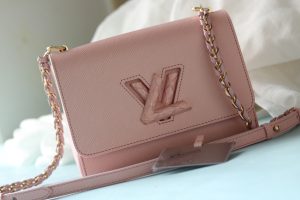 海外発送(10-15日にお届け)  LOUIS VUITTON レディース  バッグ 23x17x9.5CM