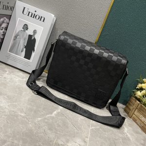 海外発送(10-15日にお届け)  LOUIS VUITTON メンズ バッグ 25 x 22 x 7 CM