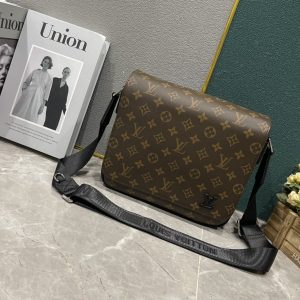 海外発送(10-15日にお届け)  LOUIS VUITTON メンズ バッグ 25 x 22 x 7 CM
