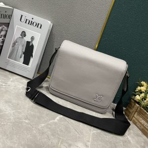 海外発送(10-15日にお届け)  LOUIS VUITTON メンズ バッグ 25 x 22 x 7 CM