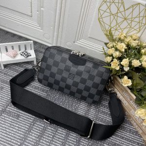海外発送(10-15日にお届け)  LOUIS VUITTON メンズ バッグ 18.5 x 11.0 x 6.5 cm