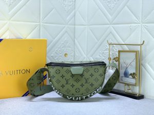 海外発送(10-15日にお届け)  LOUIS VUITTON レディース  バッグ 24.5 x 16.0 x 4.5 CM
