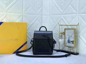 海外発送(10-15日にお届け)  LOUIS VUITTON レディース  バッグ 15 x 18 x 7CM