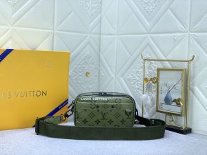 海外発送(10-15日にお届け)  LOUIS VUITTON レディース  バッグ 11 x 18.5 x 6.5CM