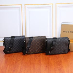 【Louis Vuitton バッグ】 District 26 x 20 x 7CM