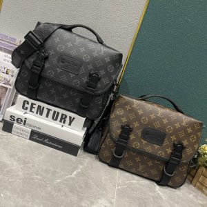 【Louis Vuitton バッグ】 Trail 31 × 22 × 11 cm